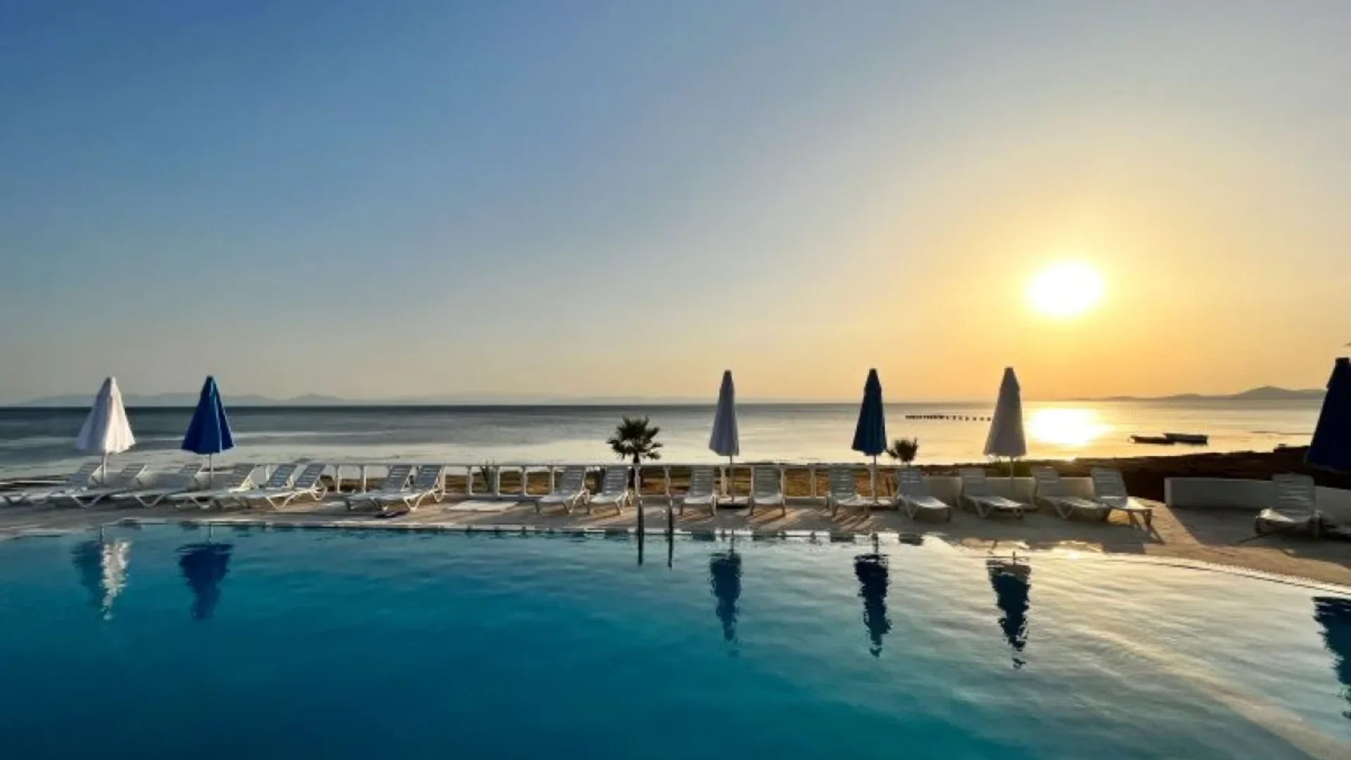 Sea, Pool and Peace Together in Ayvalık Altınova